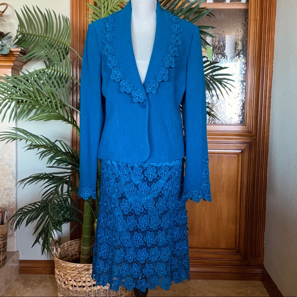 Bloomingdale's Boucle Jacket Turquoise Skirt Suit